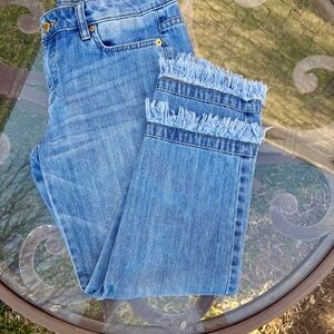 Frayed Hem Capri Jeans